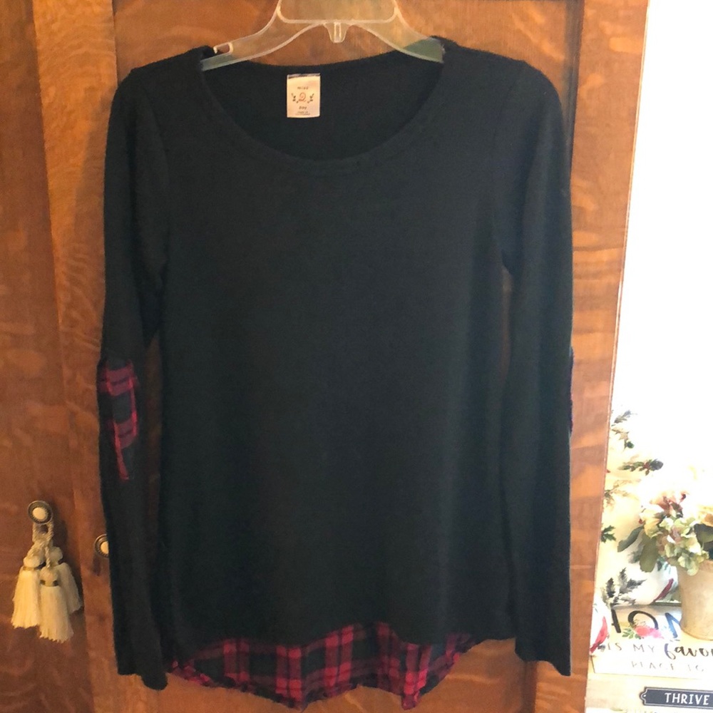 Plaid Black & Red Top     M